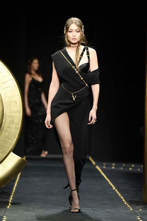 gigi hadid runway versace